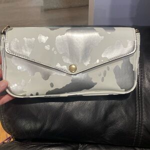 Tres Jolie purse white silver cowhide snap in the front. With tag brand new!